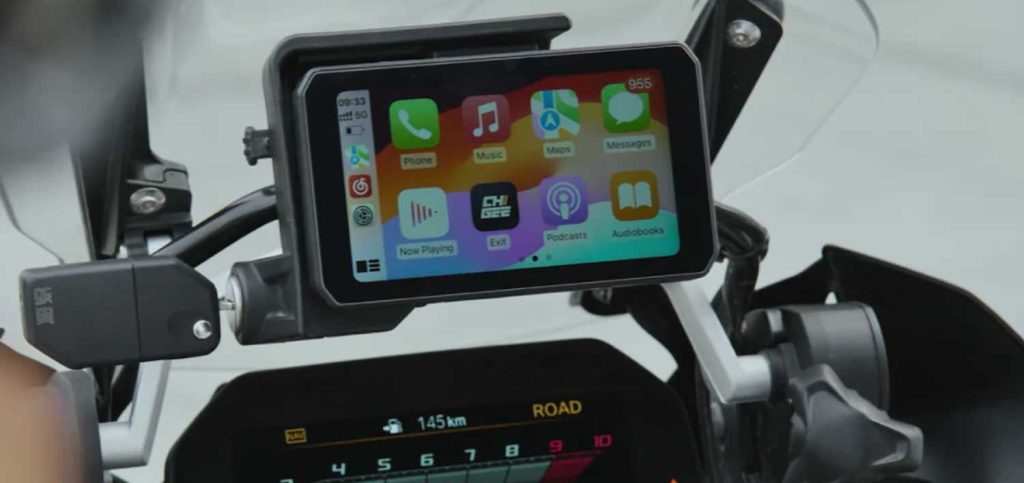 Chigee AIO-5 Play for BMW phone mirroring system with 60fps