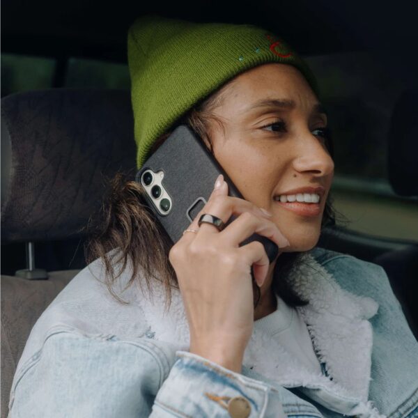 Person using a Samsung Galaxy S25 fitted with a Peak Design Everyday Case