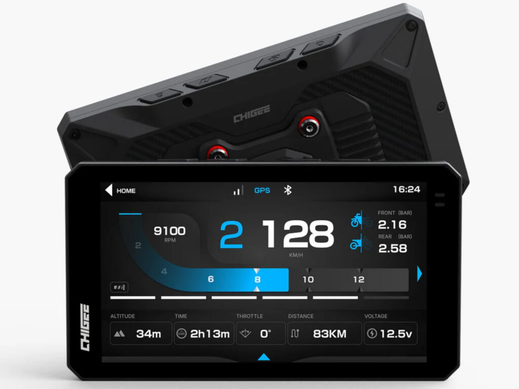 CHIGEE AIO-6 LTE displaying RPM, speed, tyre pressure and motorcycle riding data