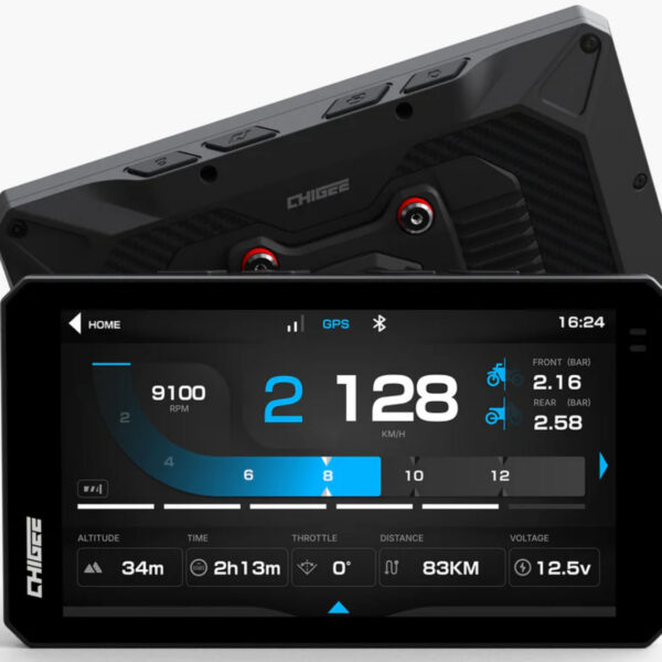 CHIGEE AIO-6 MAX displaying RPM, speed, tyre pressure and motorcycle riding data